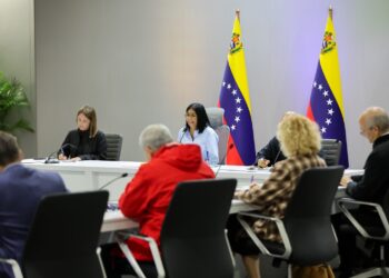 Presidenta Delcy Rodríguez lideró reunión con sectores sindicales y empresariales para avanzar en consensos laborales