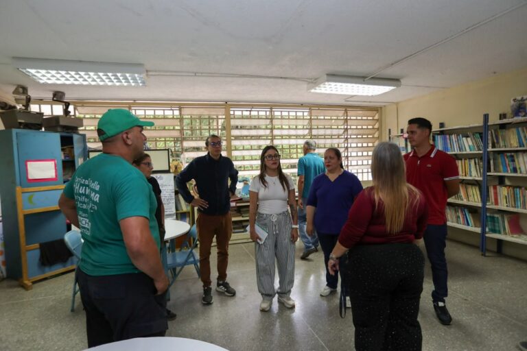 Alcaldesa de Carrizal llama a los estudiantes a clases