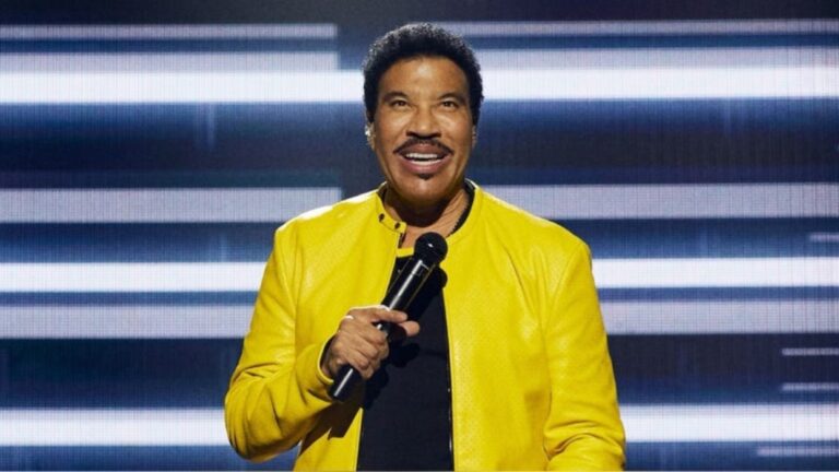 Lionel Richie está en cuidados intensivos tras presentar complicación en pleno concierto