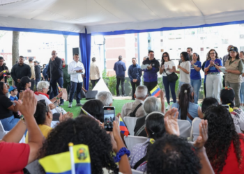 Delcy Rodríguez entrega 219 apartamentos recuperados tras sismos y otorga financiamiento a 35 condominios de Caracas