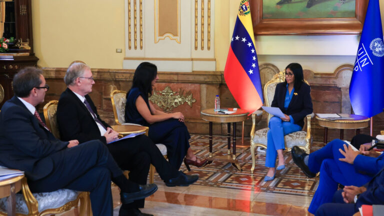 Delcy Rodríguez tras recibir el plan del PNUD: «Si vamos a reconstruir, queremos reconstruir mejor»