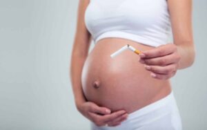 OMS confirma que fumar puede reducir las posibilidades de hombres y mujeres de concebir