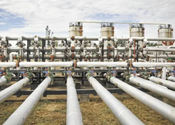 Irán sostiene sus exportaciones de crudo y desafía la ofensiva económica de EE.UU. en medio de una escalada petrolera