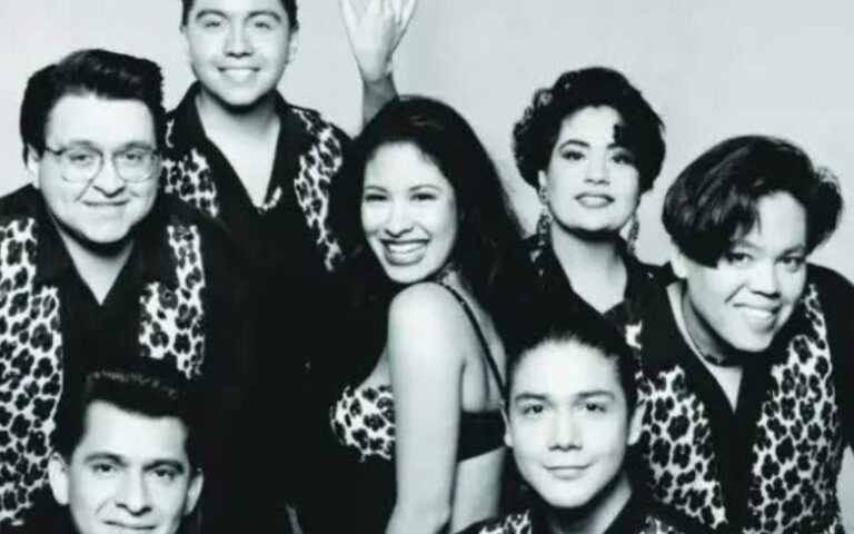 Hermanos de la fallecida cantante Selena se enfrentan en una demanda millonaria en EE.UU.