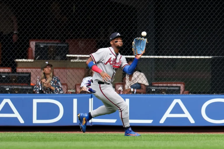 Acuña ríe de último como el villano y Bravos aseguran la serie particular ante Filis