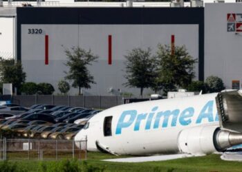 Investigan accidente de avión de Amazon en Miami que dejó cinco fallecidos y daños extensos