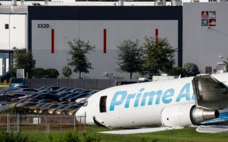 Investigan accidente de avión de Amazon en Miami que dejó cinco fallecidos y daños extensos