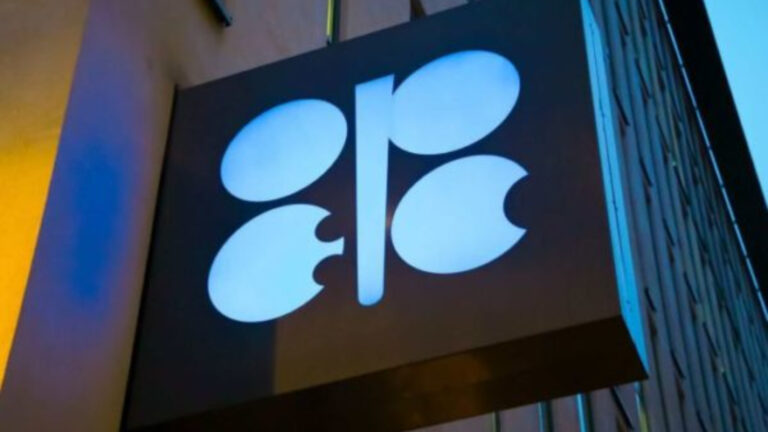 La OPEP+ no cambia su producción tras meses de subidas y con problemas de exportación