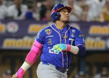 ¡La LVBP volvió y la samba sonó primero! Tiburones impone su poder sobre Magallanes