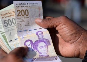 69% de los venezolanos prefiere fortalecer el Bolívar como moneda nacional