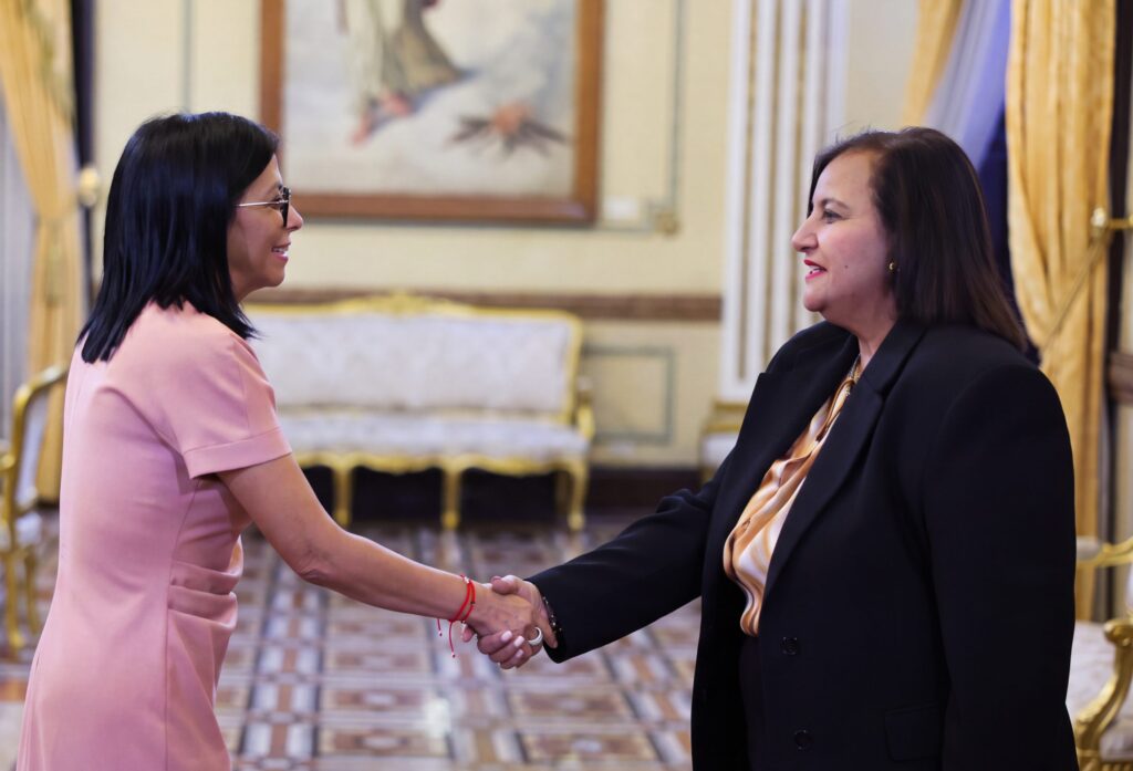 Presidenta Delcy Rodríguez recibe en Miraflores a delegaciones del gobierno y de la Asamblea Nacional de 2015 para la mesa de diálogo