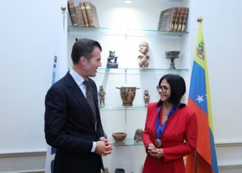 Presidenta Delcy Rodríguez recibe condecoración en la sede de la IILA como símbolo de amistad al pueblo de Venezuela