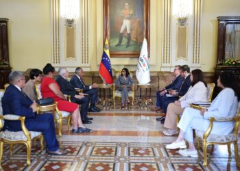 Presidenta Delcy Rodríguez se reúne con directivos del Centro Caribe Sports en Caracas