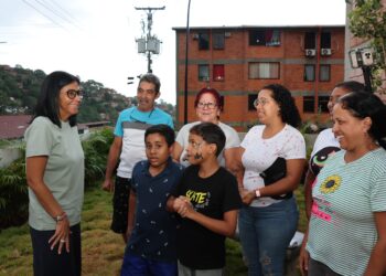Presidenta Delcy Rodríguez entrega 607 viviendas rehabilitadas y asigna financiamiento para condominios