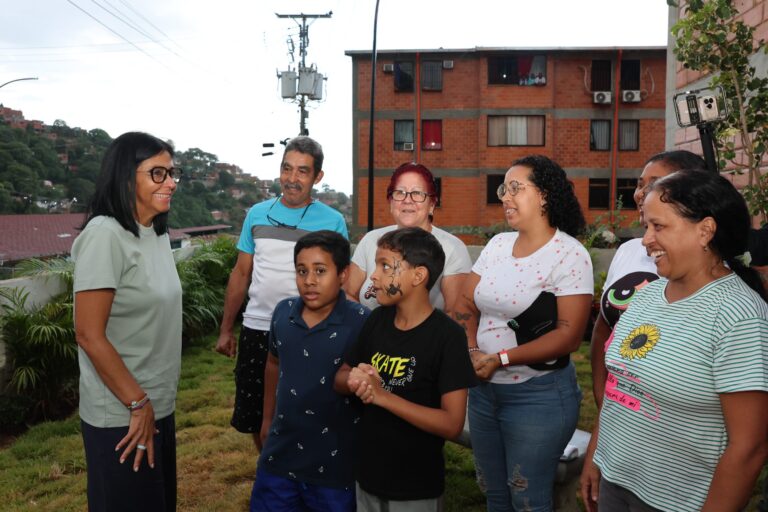 Presidenta Delcy Rodríguez entrega 607 viviendas rehabilitadas y asigna financiamiento para condominios
