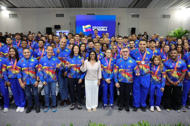 Histórica participación olímpica en «Santa Fe 2026» fue reconocida por la Jefa de Estado