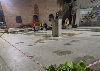 Sustituyen tubería debajo de la plaza Bolívar en Carrizal