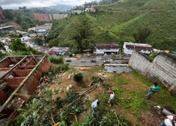 Familia teme quedarse sin casa por derrumbe en Carrizal