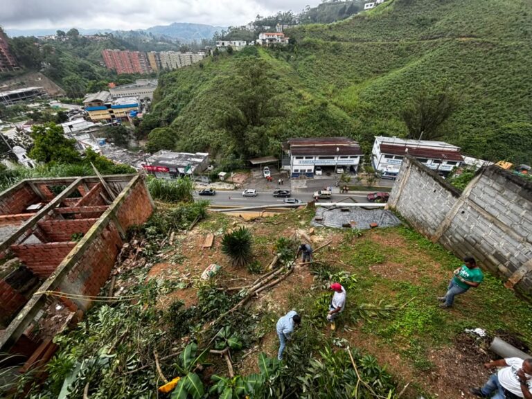 Familia teme quedarse sin casa por derrumbe en Carrizal
