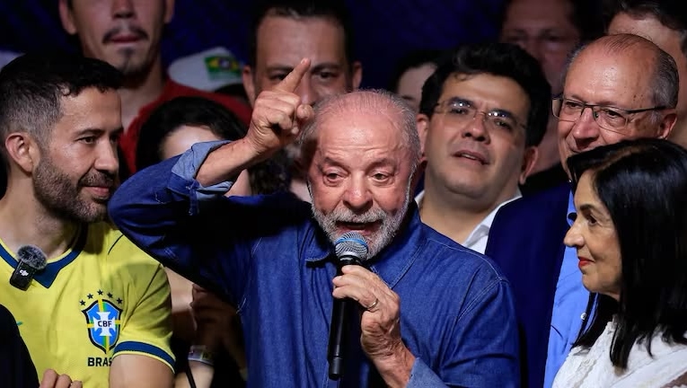 ​»Gracias al pueblo brasileño»: Lula da Silva celebra su reelección con tres puntos de ventaja