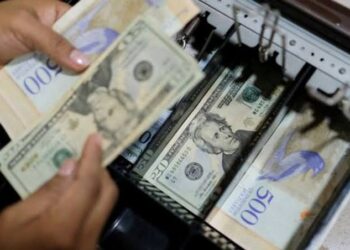 Cusanno y Amengual coinciden en fortalecer el bolívar: uno descarta la dolarización y el otro pide debatirla