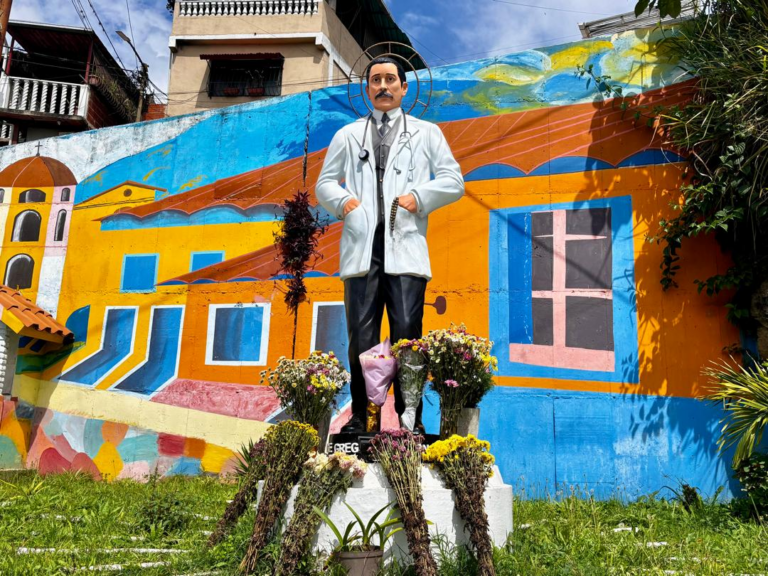 Vuelven a hurtar la cruz de San José Gregorio Hernández