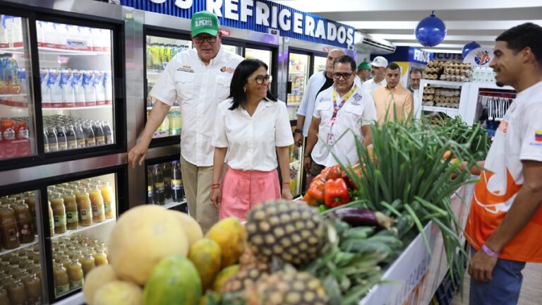 Ejecutivo destaca aumento del 22 % en el consumo de alimentos y 90 % de producción nacional